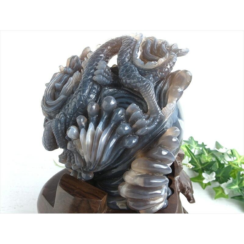 至高の龍神彫刻 笑口瑪瑙 玉持ち龍神 龍彫刻置物 重さ6948g 高さ280mm