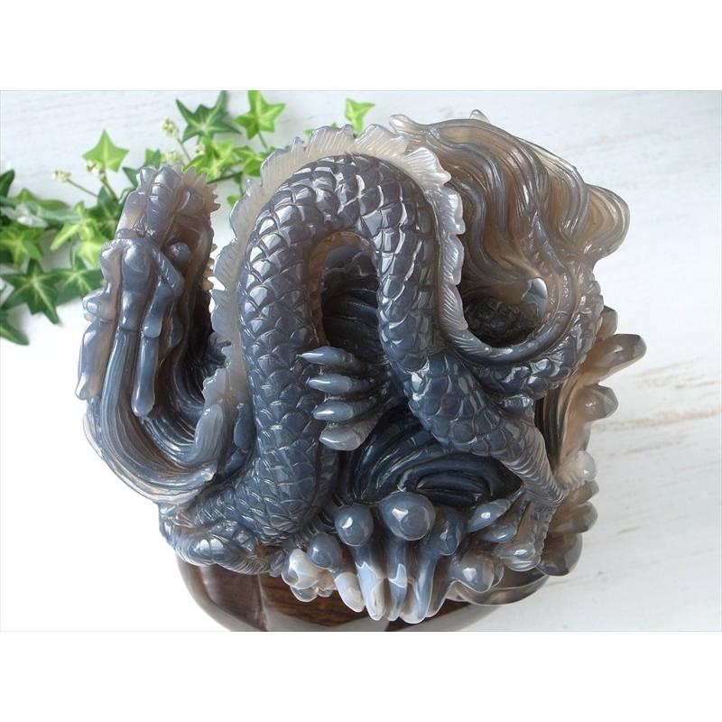 至高の龍神彫刻 笑口瑪瑙 玉持ち龍神 龍彫刻置物 重さ6948g 高さ280mm