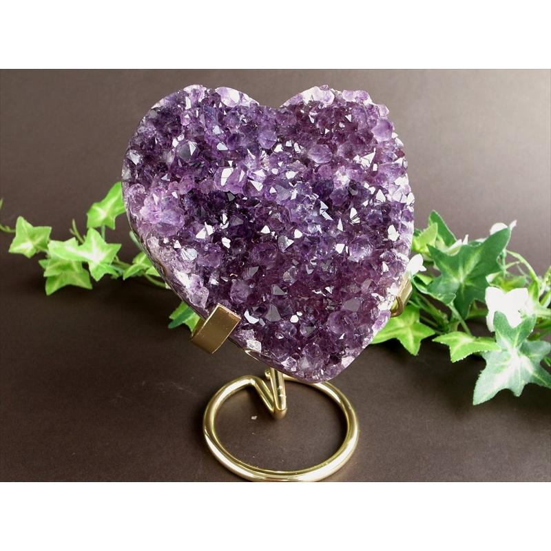 大きな花付き♡ アメジスト ハート クラスター 台座付き 紫水晶 天然石 アメジスト ハート型 クラスター ゴールデン台座付 最大幅101mm 重さ