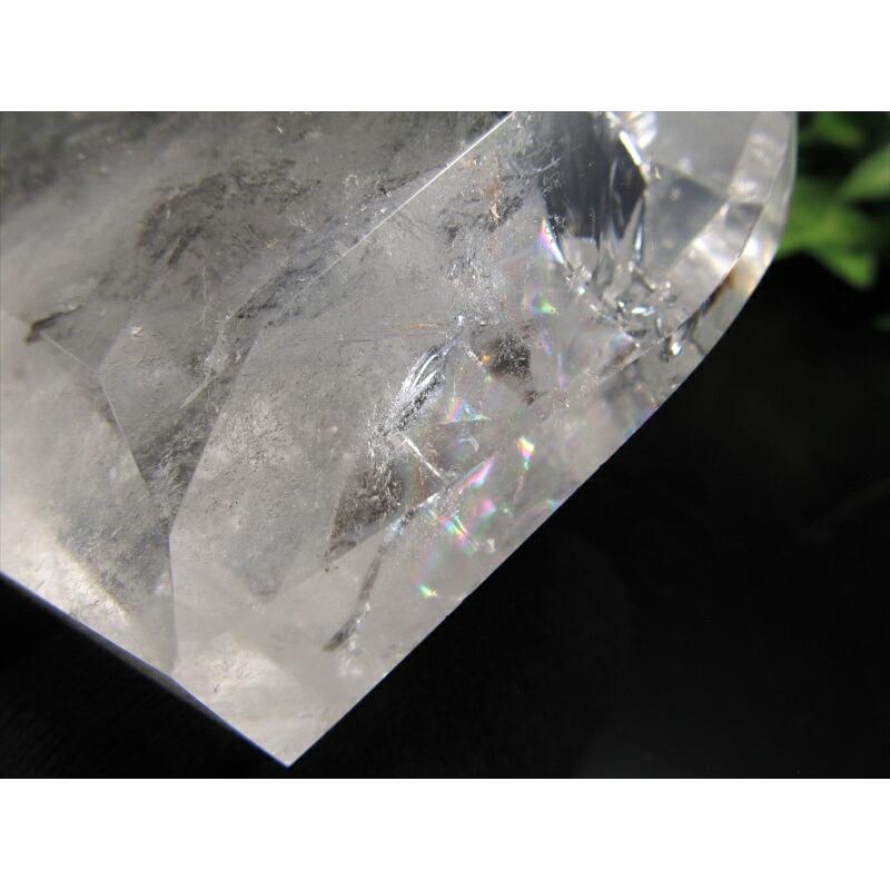 虹入り ビッグサイズのカットハート 天然水晶 巨大ハートファセットカットオブジェ 最大幅 約82mm 重さ約260g 純粋と浄化を象徴する万能パワーストーンの画像