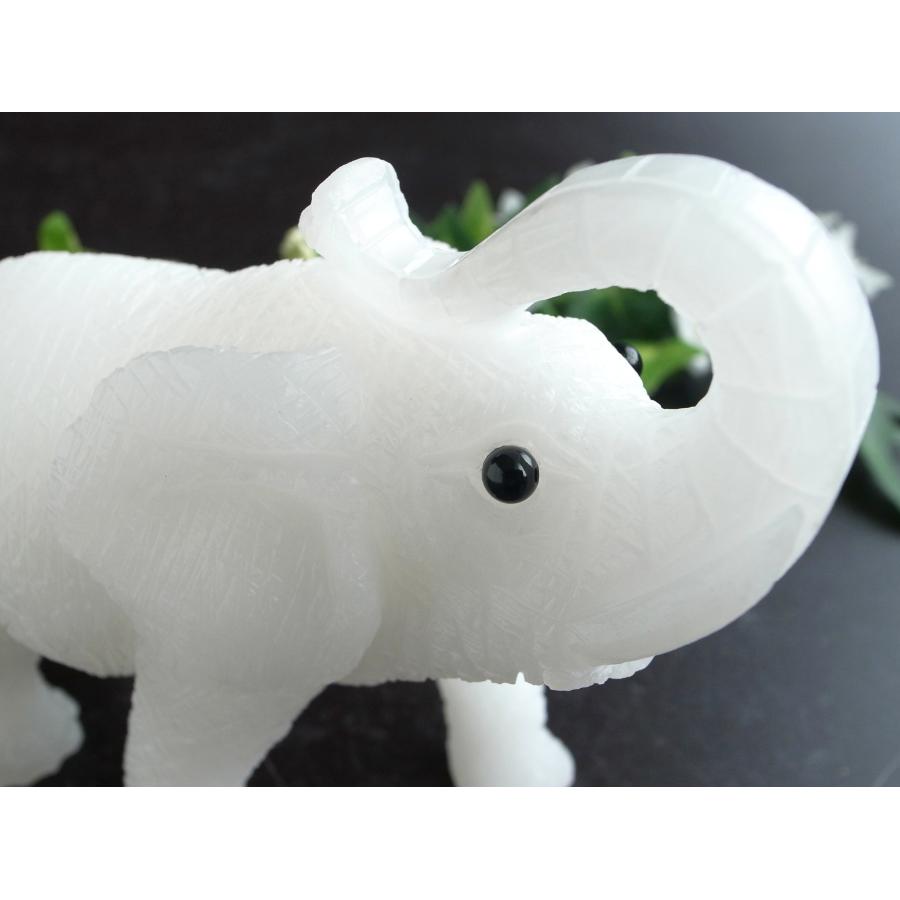 幸運の象徴 天然石 漢白玉 ゾウ 彫刻置物 最大幅約112mm 重さ421g 1点