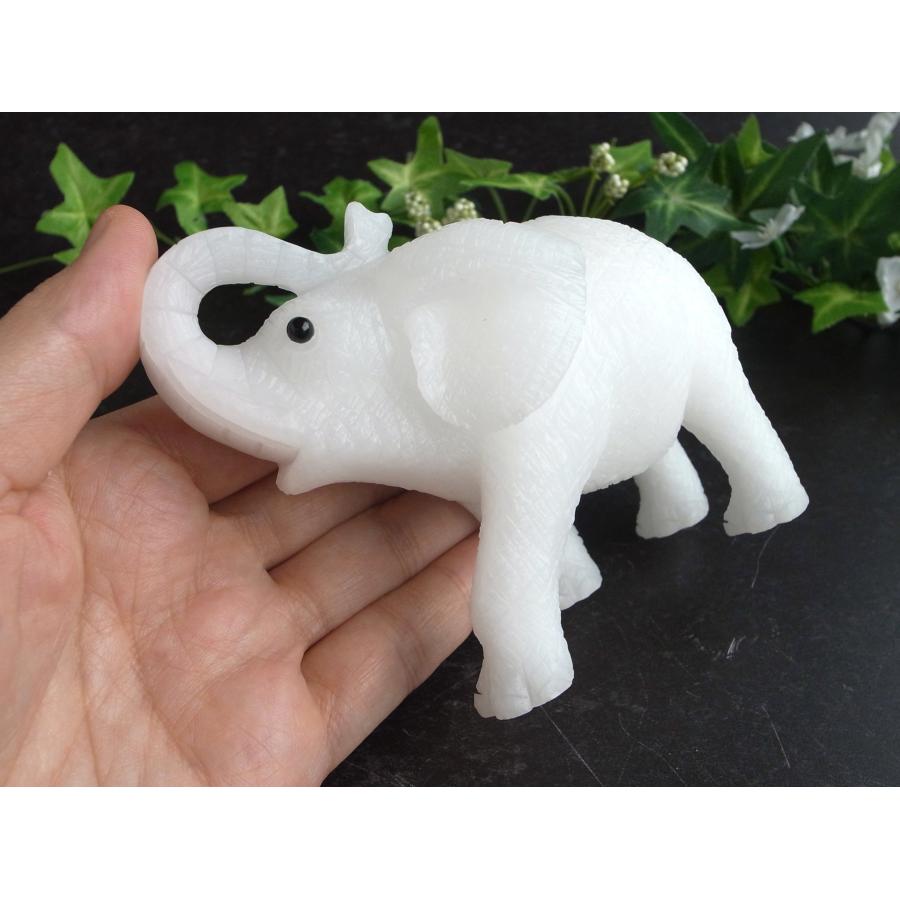 幸運の象徴 天然石 漢白玉 ゾウ 彫刻置物 最大幅約112mm 重さ421g 1点
