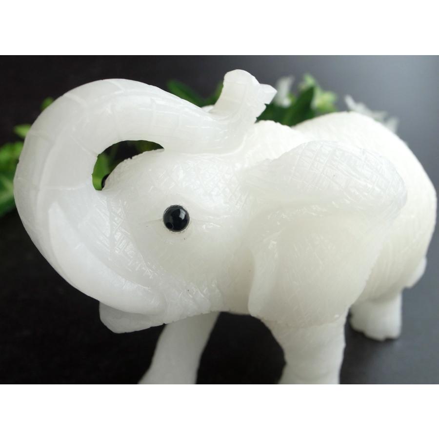 幸運の象徴 天然石 漢白玉 ゾウ 彫刻置物 最大幅約111mm 重さ468g 1点