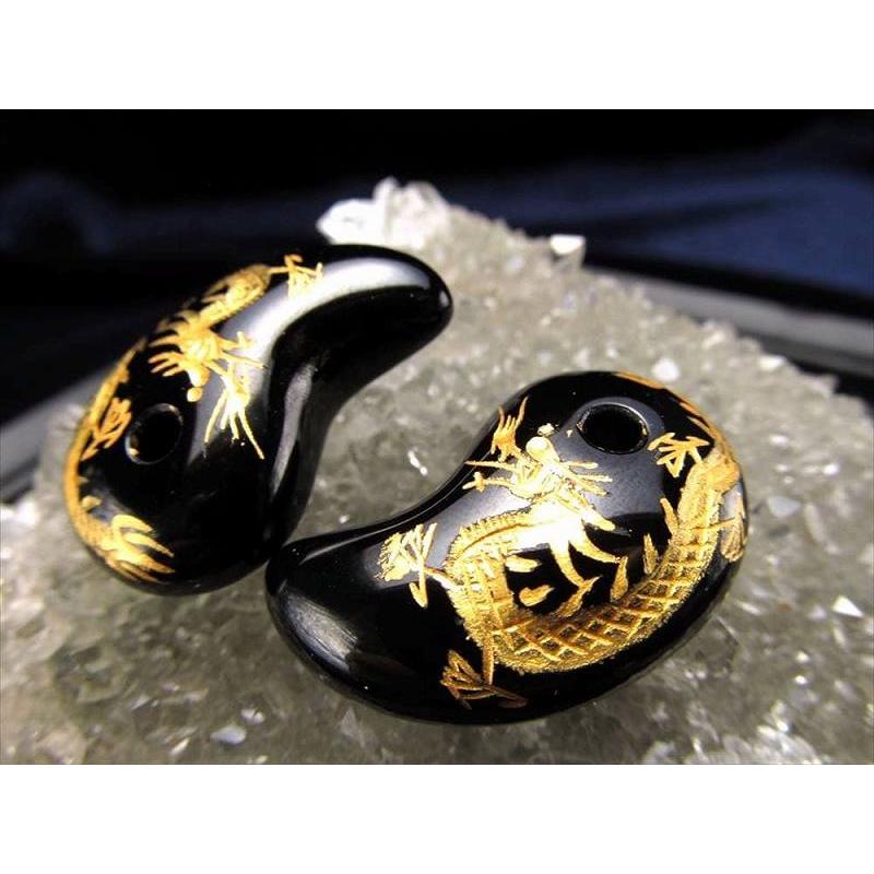 1個売り 金塗り龍彫りブラックオニキス勾玉 (まがたま)縦約30mm