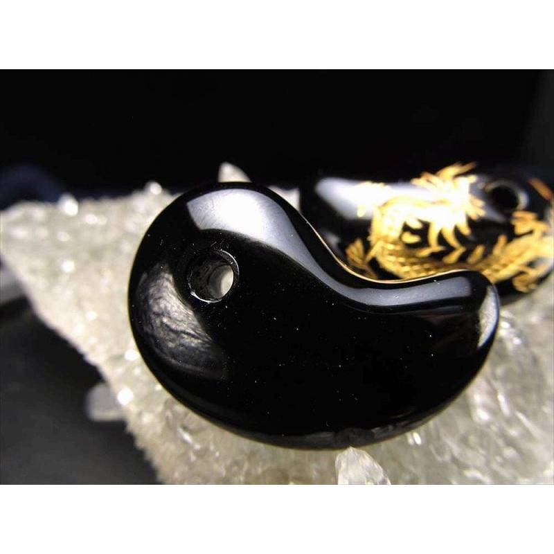 1個売り 金塗り龍彫りブラックオニキス勾玉 まがたま 縦約30mm×横約