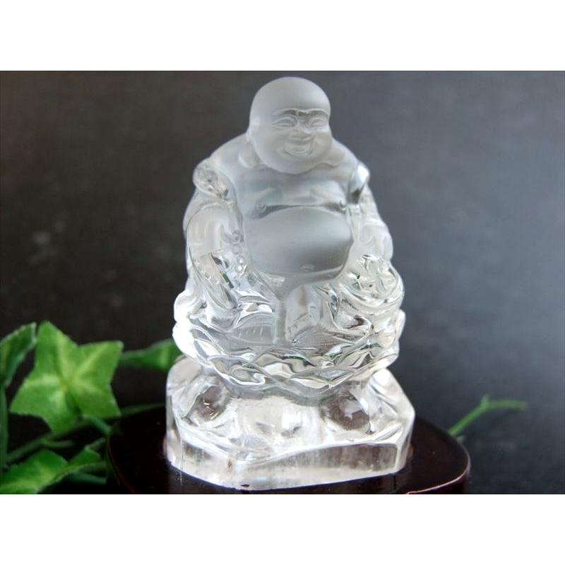 極上彫刻置物 天然水晶 布袋尊 彫刻置物 木製台座付き 高さ約87mm 重さ