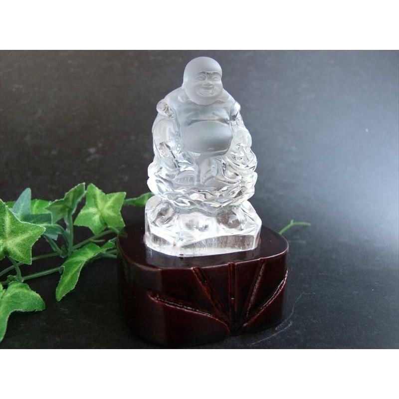 極上彫刻置物 天然水晶 布袋尊 彫刻置物 木製台座付き 高さ約87mm 重さ
