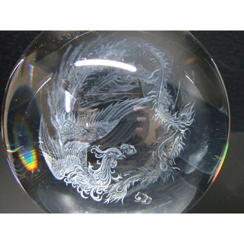 夫婦円満 鳳凰 人工水晶 丸玉 直径約80mm レーザー彫刻 幻想的に浮かび