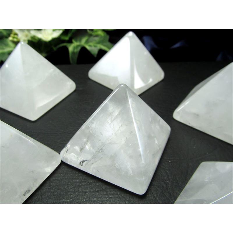 艶々天然石ピラミッド 天然水晶 ピラミッド 置物 1個売り 幅約35mm