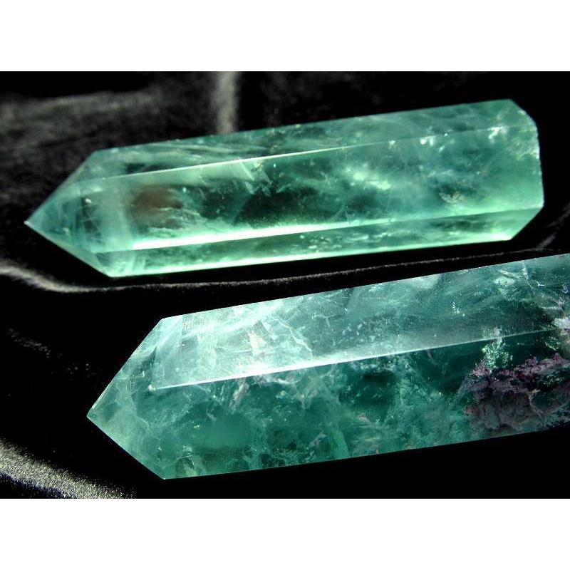 濃い透明感のあるタイプ フローライト(蛍石)ポイント 重さ 100g-110g 1