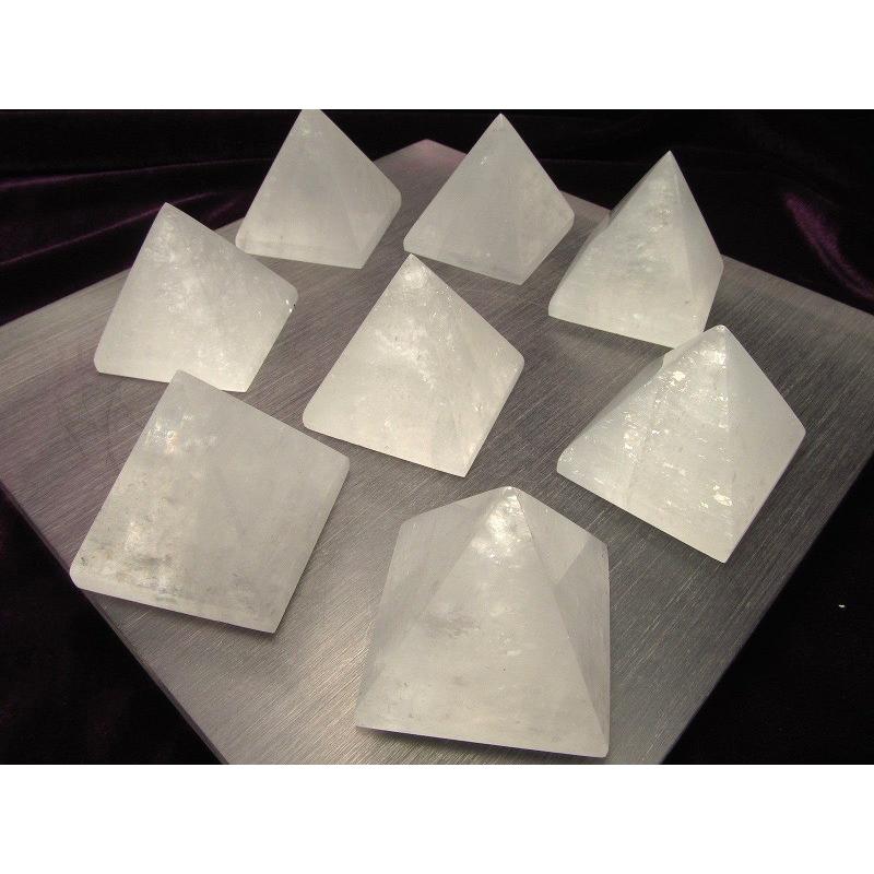 ホワイトカルサイト ピラミッド 重さ約140g-150g 強力な浄化の石 :ok
