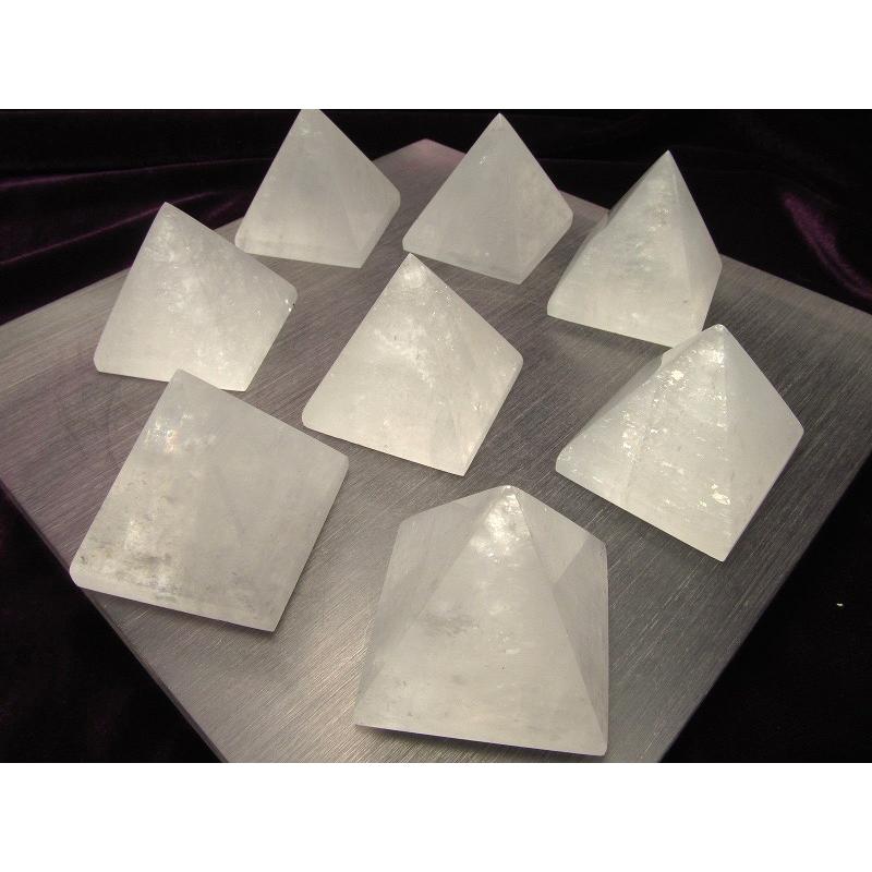 ホワイトカルサイト ピラミッド 重さ約130g-140g 強力な浄化の石 :ok