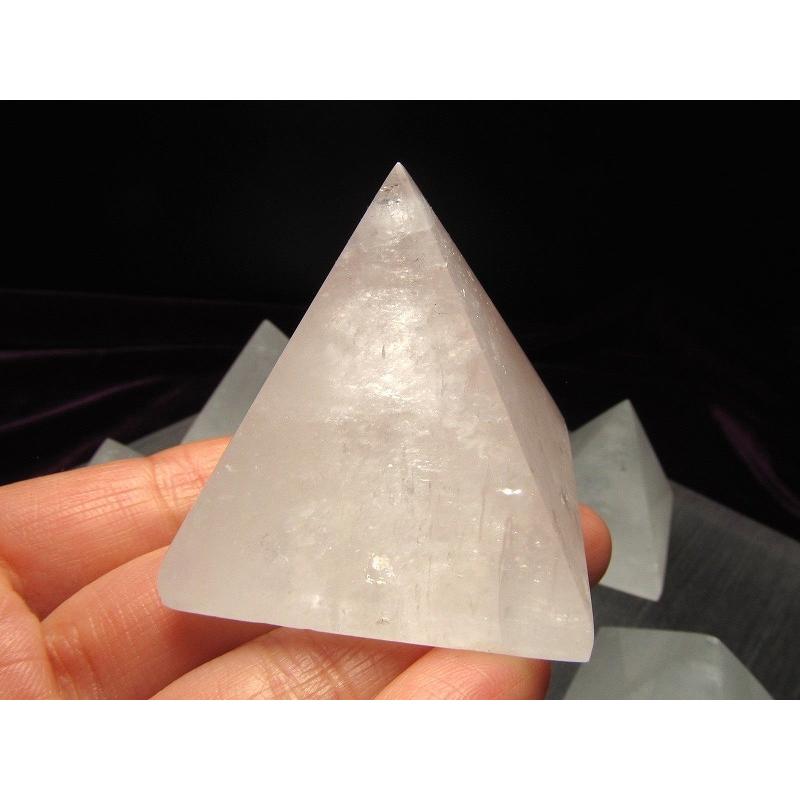 ホワイトカルサイト ピラミッド 重さ約130g-140g 強力な浄化の石 :ok