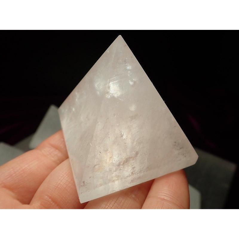 ホワイトカルサイト ピラミッド 重さ約130g-140g 強力な浄化の石 :ok