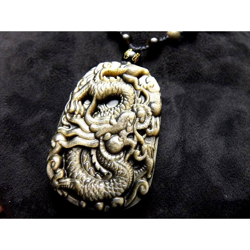 素晴らしい薔薇のペンダント、置物です。手彫りです　大きなもので45gあります。 素晴らしい薔薇のペンダント、置物です。手彫りです 大きなもので45g