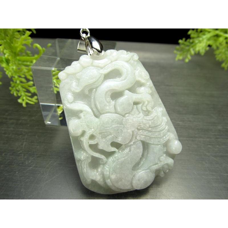 縁起物翡翠 ヒスイ龍形彫刻ペンダント根付本物保証