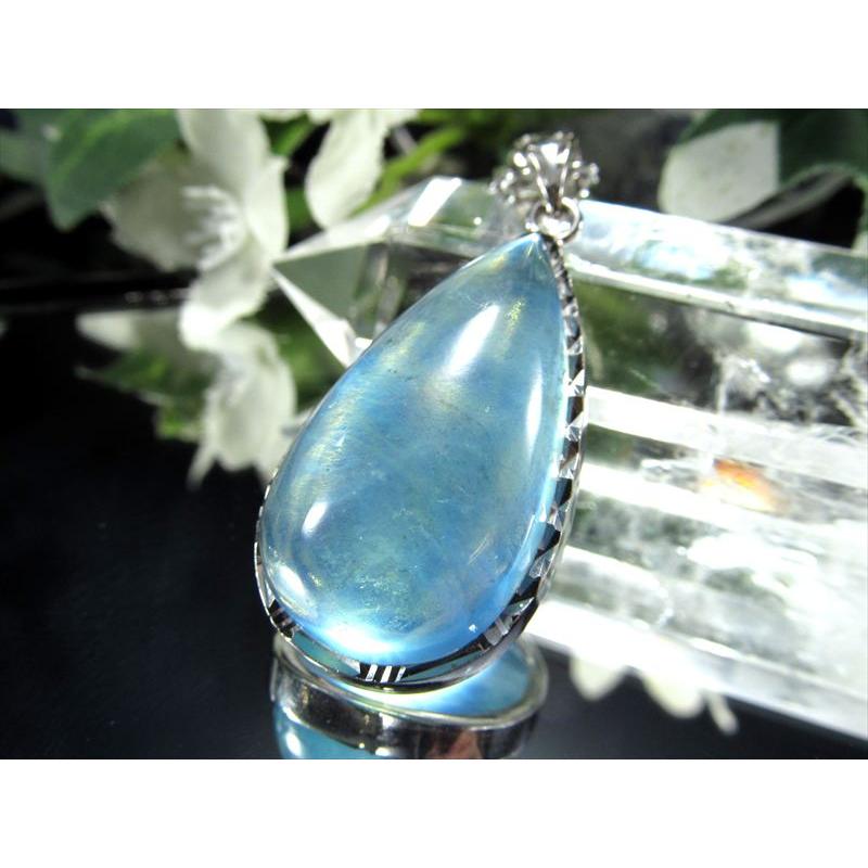 上質クリアブルー アクアマリン ぷっくりドロップ型 ペンダントトップ