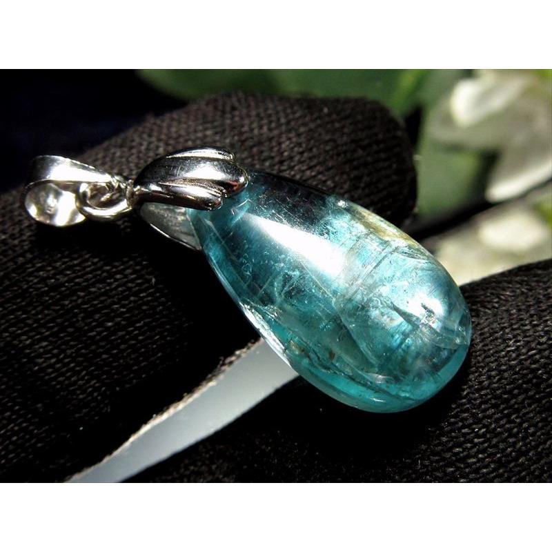 極上の透明度 カイヤナイト 藍晶石 ドロップ型 ペンダントトップ 石