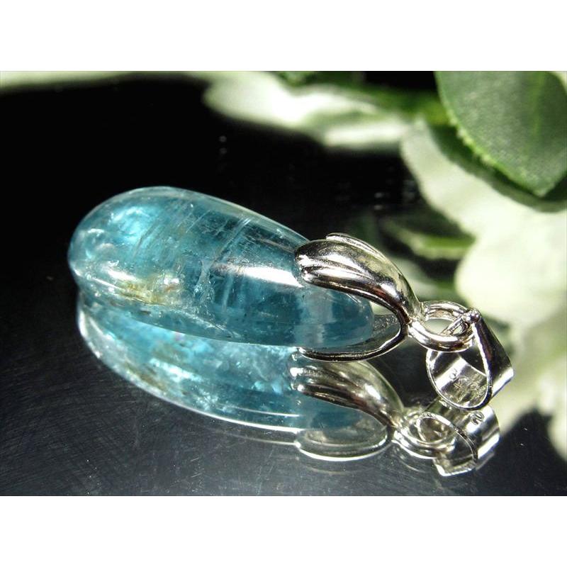 極上の透明度 カイヤナイト 藍晶石 ドロップ型 ペンダントトップ 石