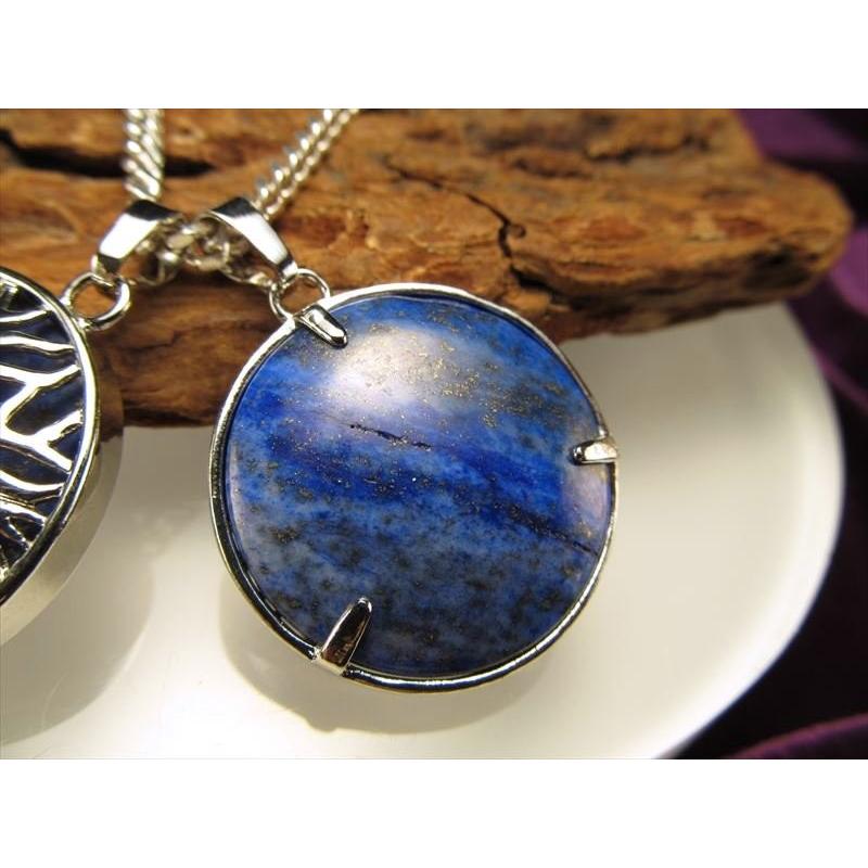 極上スーパーストーン級のラピスラズリですラピスの色も深いてす高級