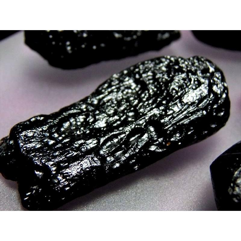 今回は小さめタイプ テクタイト原石 詰め合わせ 約100gパック サイズの