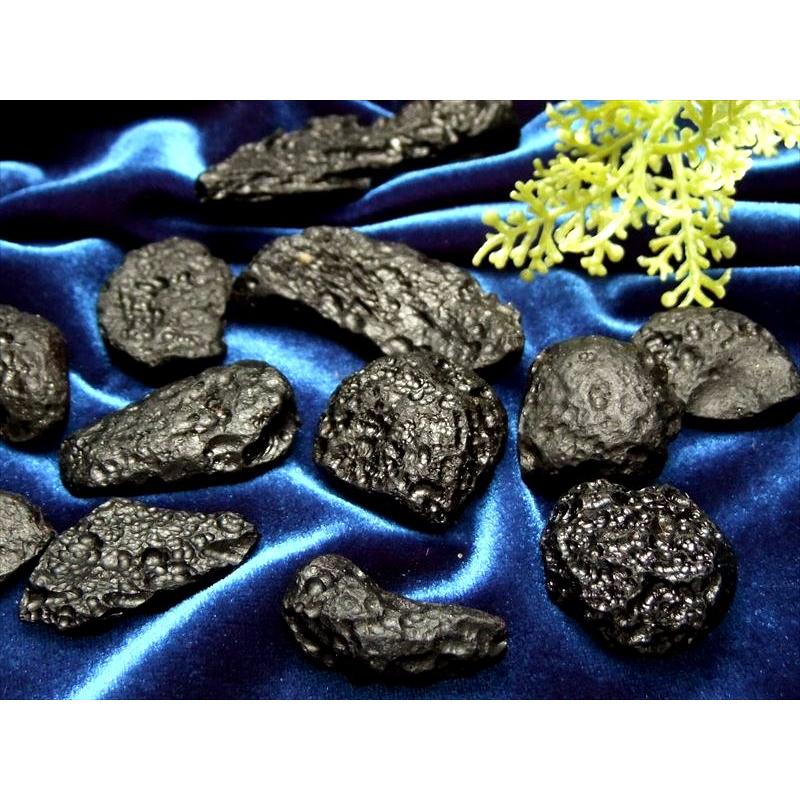 今回は大き目 テクタイト原石 詰め合わせ 約100gパック サイズの平均約