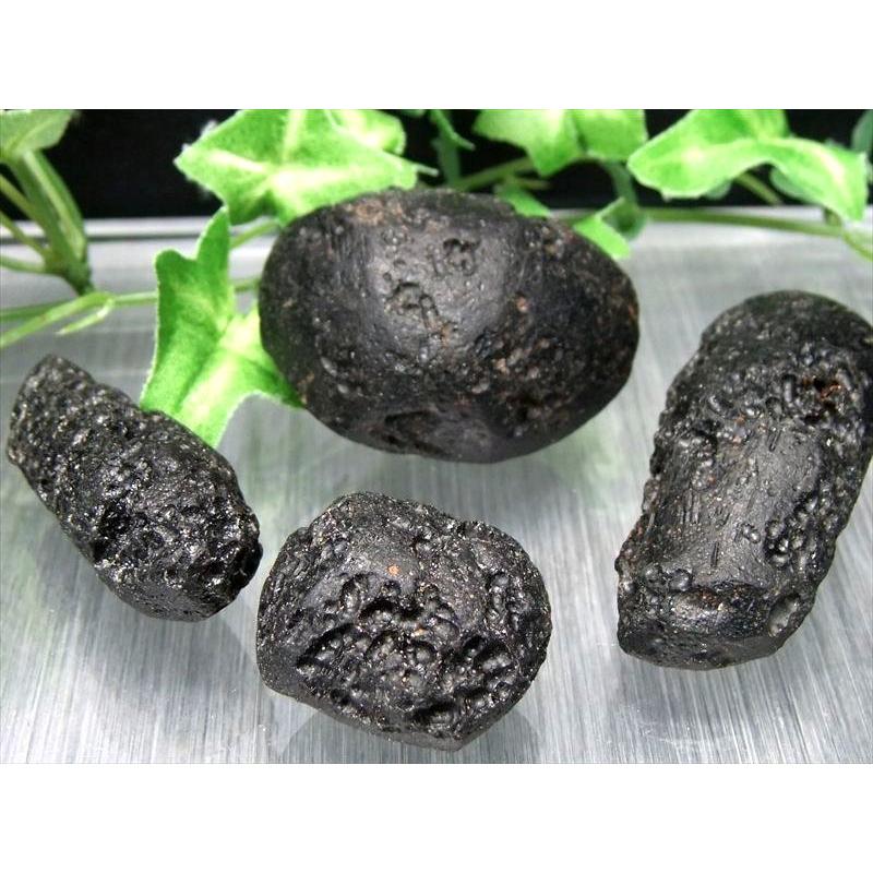 今回は大き目 テクタイト原石 詰め合わせ 約100gパック サイズの平均約