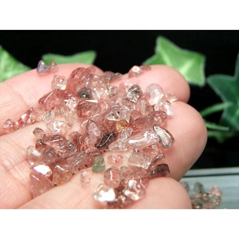 透明 小粒 ペイルピンク ピンクエピドート さざれ 約200g 粒の大きさ