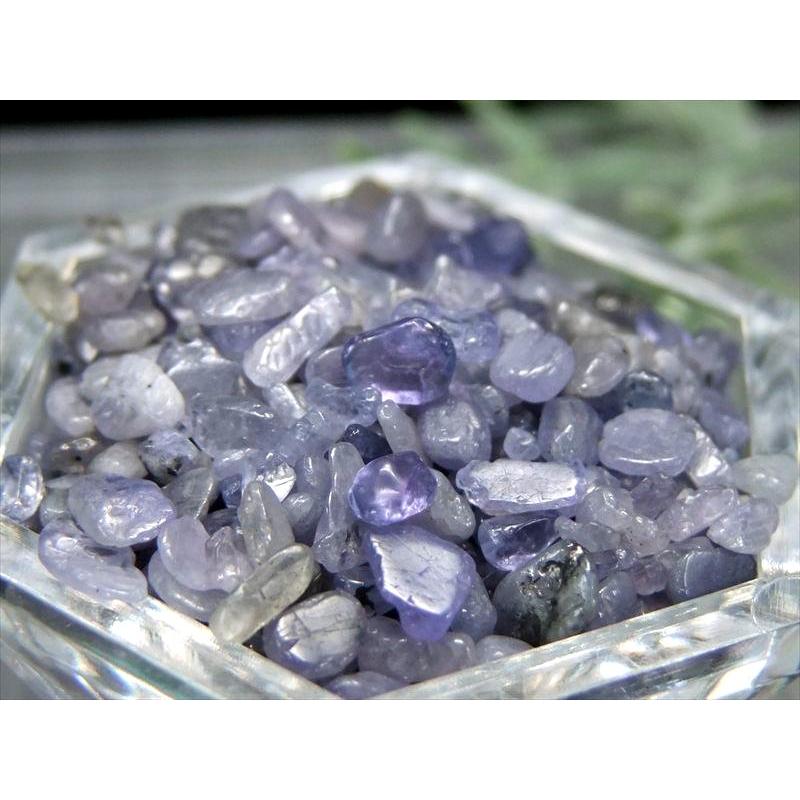 希少石さざれ 小サイズ タンザナイト 灰簾石 さざれ 50g 粒の大きさ 約