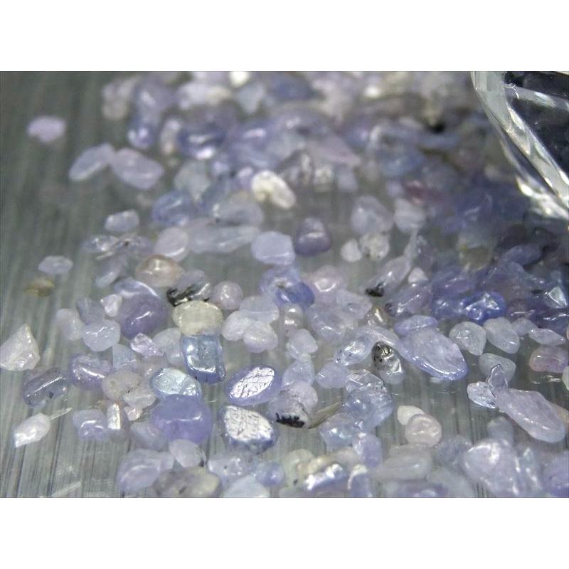 希少石さざれ 小サイズ タンザナイト 灰簾石 さざれ 50g 粒の大きさ 約