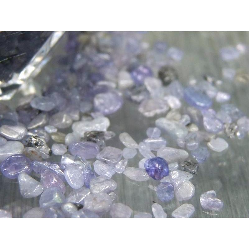 希少石さざれ石（小サイズ） タンザナイト(灰簾石)さざれ石 50g 粒の