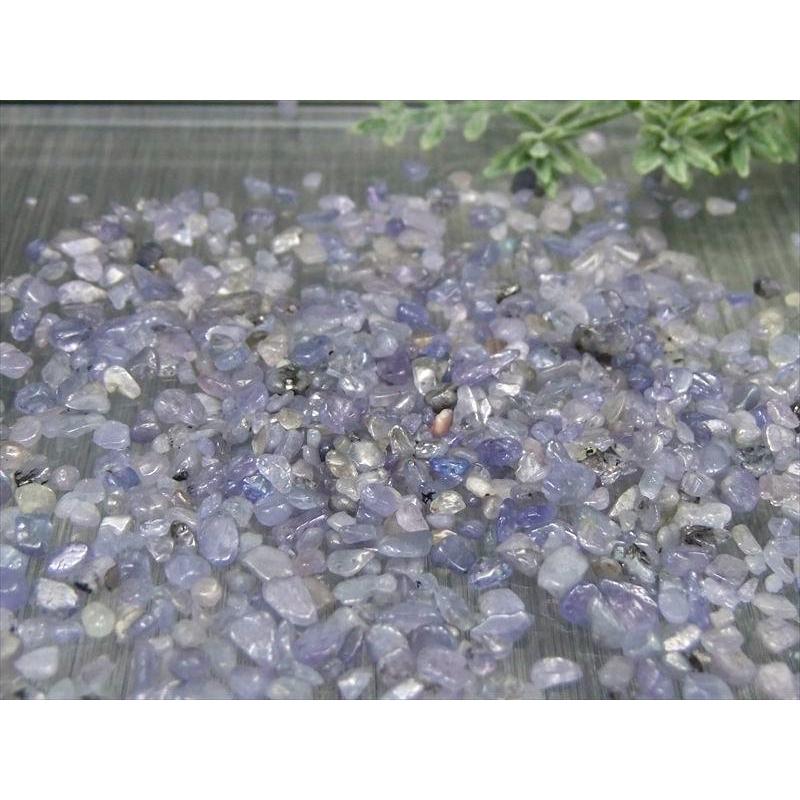 希少石さざれ 小サイズ タンザナイト 灰簾石 さざれ 50g 粒の大きさ 約