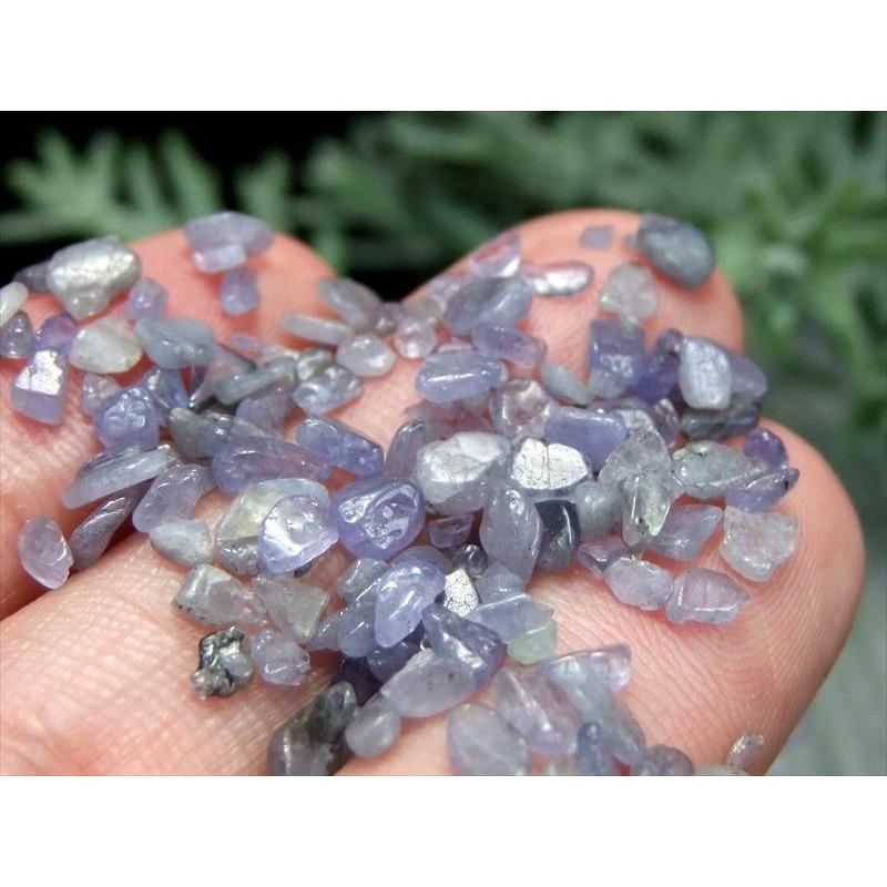 希少石さざれ 小サイズ タンザナイト 灰簾石 さざれ 50g 粒の大きさ 約