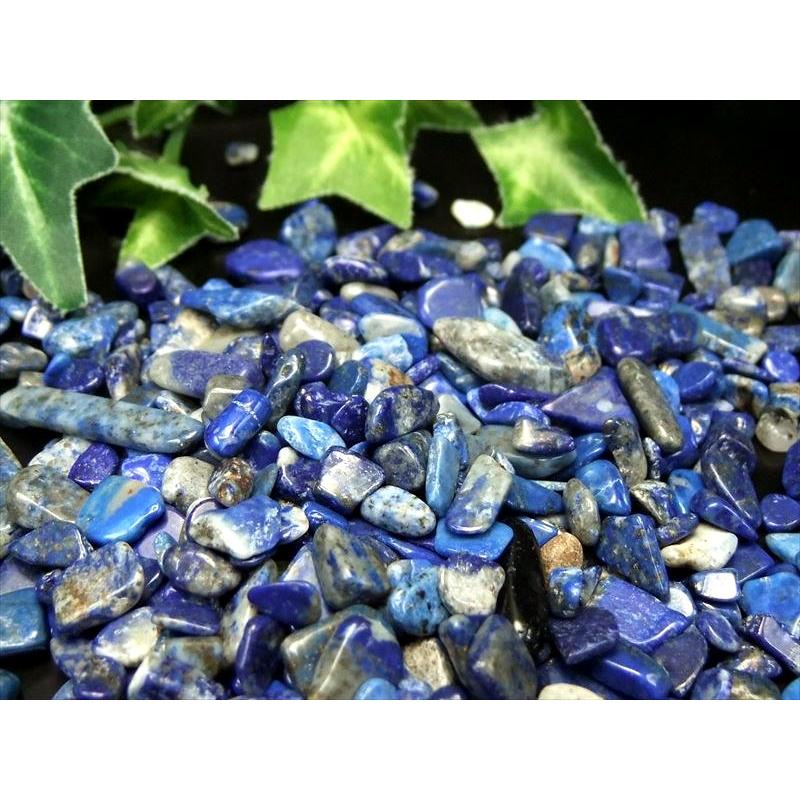 中粒 ラピスラズリ さざれ 約200g 粒の平均約4mm-13mm 幸運の象徴 世界