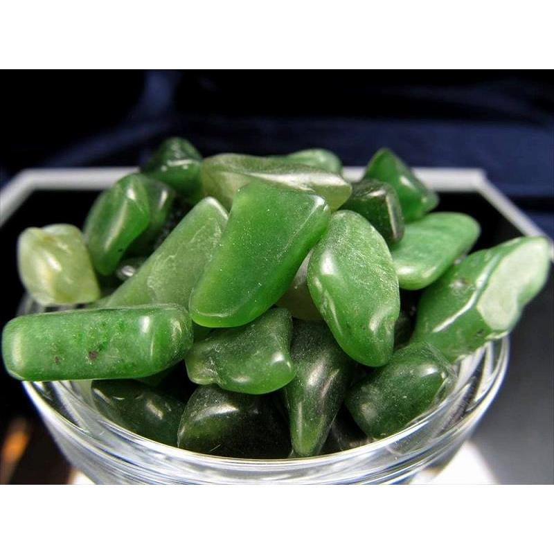 天然ネフライト 翡翠 軟玉 鑑賞石 天然石 自然石 水石 木製台座付き 天然ネフライト 翡翠 軟玉 鑑賞石 天然石 自然石 水石 木製台座