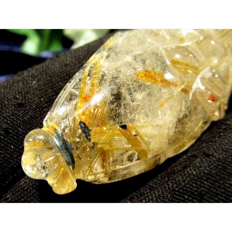 ゴールドルチル 原石　虹入り　約65ミリ ゴールドルチル 原石 虹入り 約65ミリ