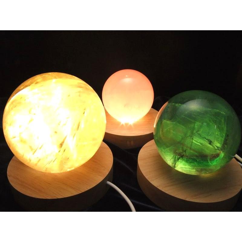 暖色 LED発光の木製台座 透明な天然石のディスプレイに 激安 LED