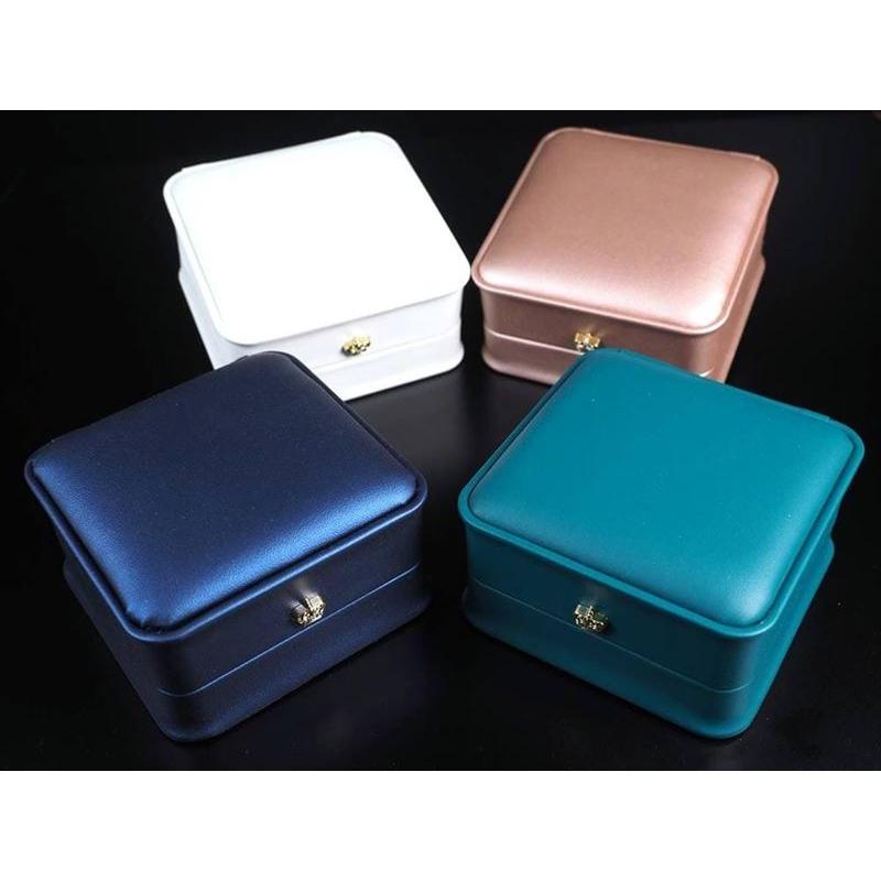 選べる4色 クラウンブレスレットケース 化粧箱 ケースサイズ約9cm×9cm
