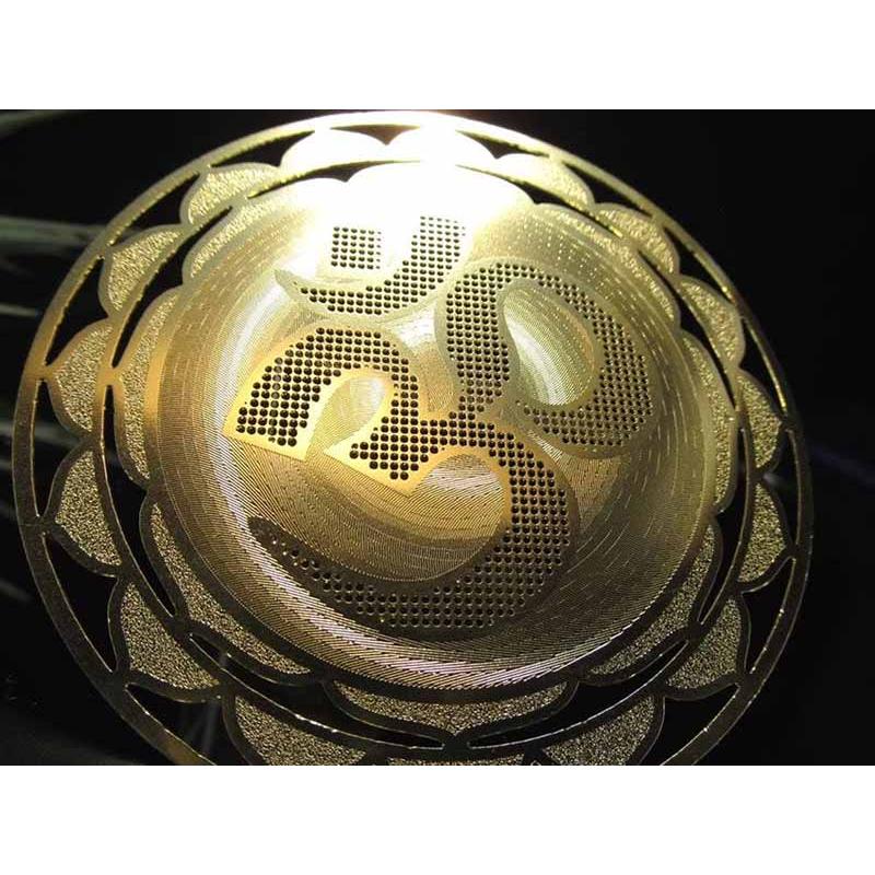 マントラオーム(OM) 直径約79mm 厚み約0.6mm 1個売り ゴールドカラー 瞑想・浄化・波動などのヒーリングに 秘めたエネルギーを呼び覚ます エナジーカード（Yahoo!・パワーストーン 天然石 ComRose）