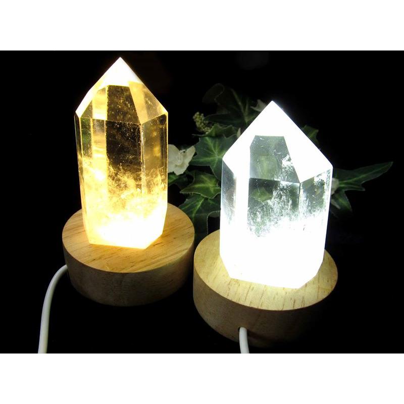 LEDライトが付いたおしゃれなクリスマスツリー、イルミネーション