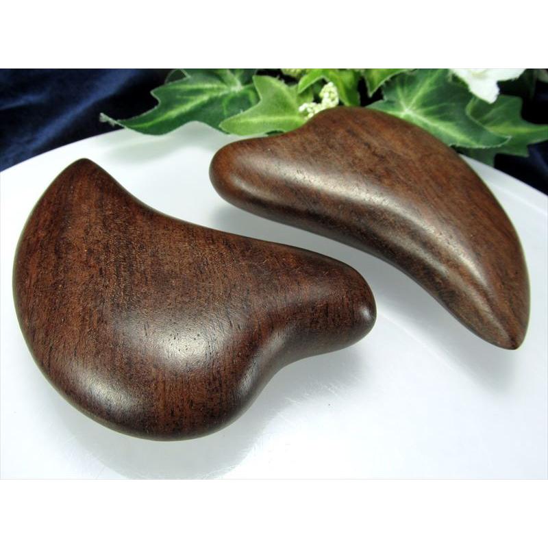 台湾製木製彫刻 赤と黒 約60cm x 40cm