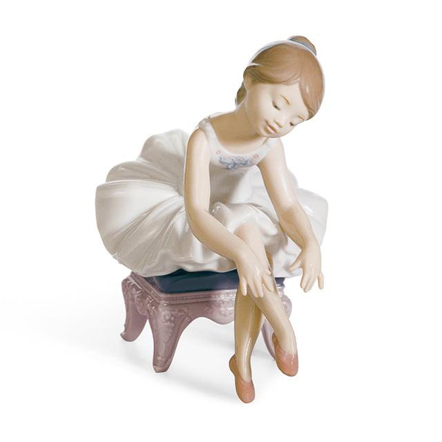 LLADRO（リヤドロ） リトルバレリーナ (出番前) A08125 プレゼント ギフト お返し お祝い 出産 結婚 退職 内祝い 新築祝い 引越し祝い 開業祝い 人形 おしゃれ | LLADRO