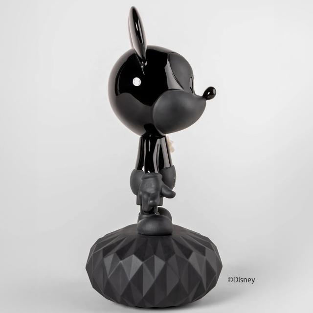 リヤドロLLADRO 「こっそりお外へ」#5595 LLADRO（リヤドロ） Mickey In Total Black 01009755 : ギフトの百貨店