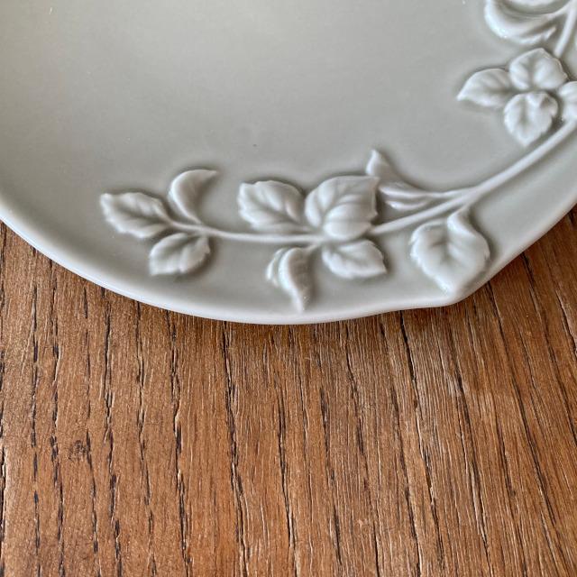 studio m'（スタジオエム） ケーキ皿 ミント 200 花びら サイド