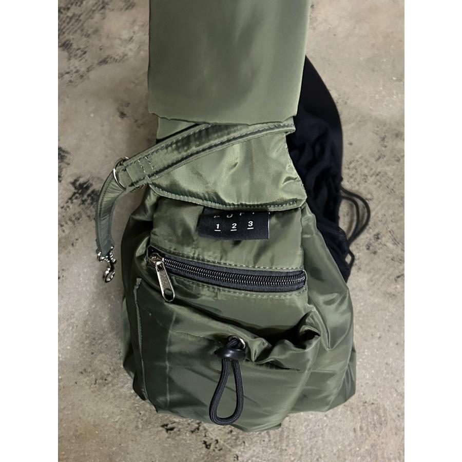 新品試着のみ　　ペット用キャリーバッグ スリング カーキ ペット スリングバッグ キャリーバッグ 撥水加工 猫 犬 ブラック