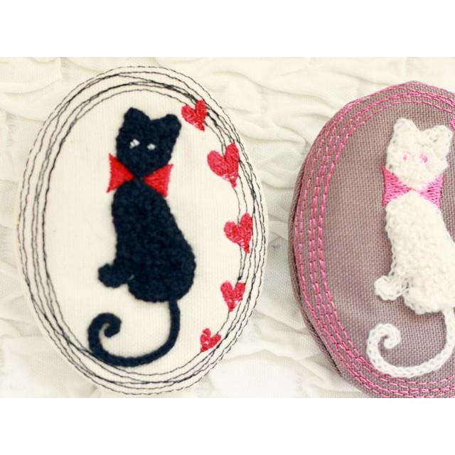 トラ猫の刺繍飾り生地　ナップ　ファブリック　フランスアンティーク　ねこネコレース トラ猫の刺繍飾り生地　ナップ　ファブリック　フランスアンティーク　ねこネコレース