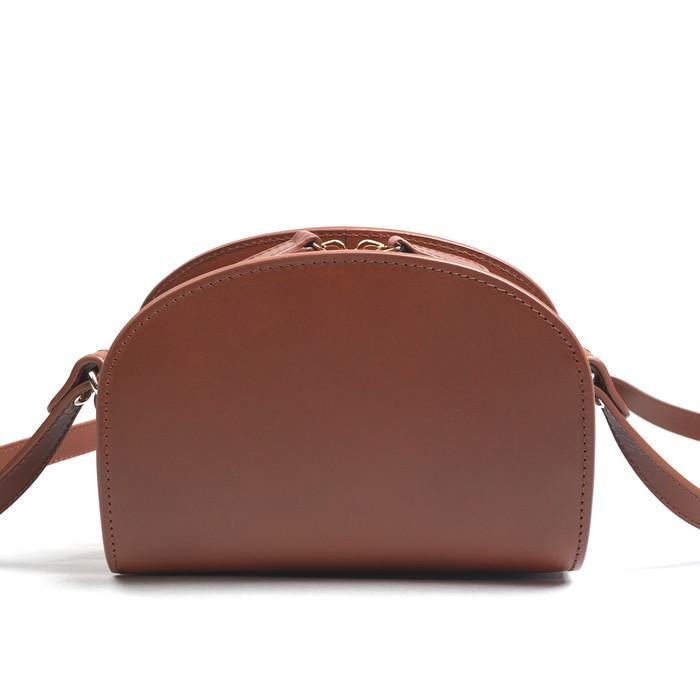 A.P.C. アーペーセー ショルダーバッグ ハーフムーン Demi-Lune A.P.C. アーペーセー ショルダーバッグ ハーフムーン Demi-Lune
