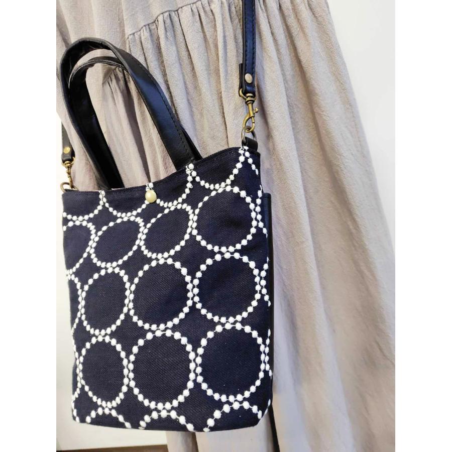 ミナペルホネン/2025tambourineタンバリンネイビー×白/バケツ型