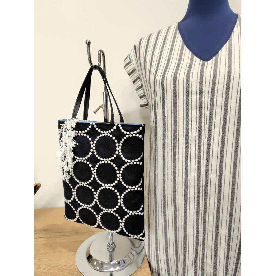 ミナペルホネン/タンバリンネイビー×白/手提げトート トーストサイズ