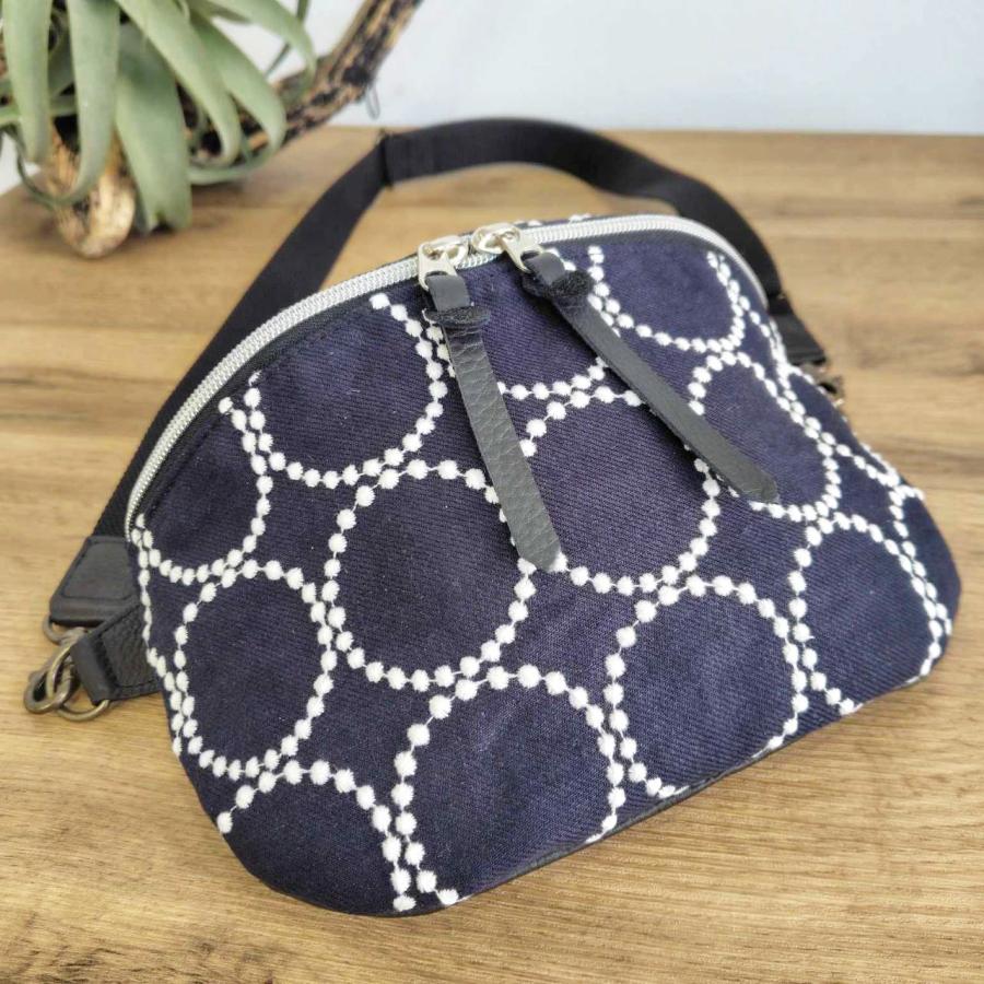 ミナペルホネン/tambourine タンバリンネイビー×白/ボディーバッグ本革 送料無料】ミナペルホネン/tambourine タンバリンネイビー×白